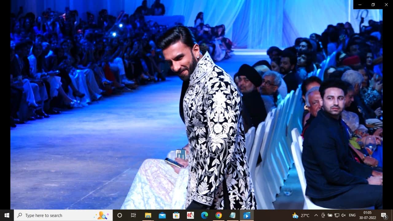 Mijwan fashion show 2022 ranveer singh seen with deepika padukone after bold photoshoot as royal showstopper