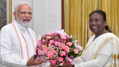 राष्ट्रपति से मुलाकात करने पहुंचे प्रधानमंत्री नरेंद्र मोदी।