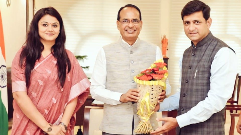 Indore: New mayor of Indore Pushyamitra Bhargava met CM Shivraj