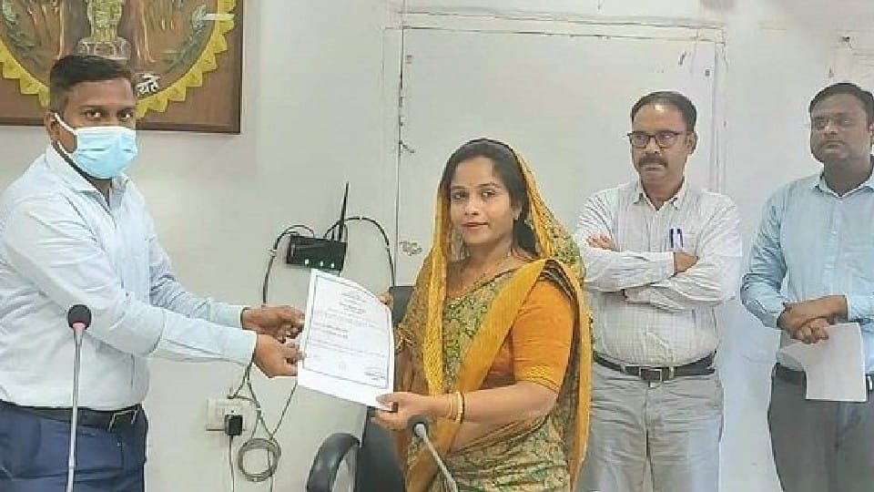 Woman government in five districts, MLA's wife, daughter-in-law of Uma became district panchayat president