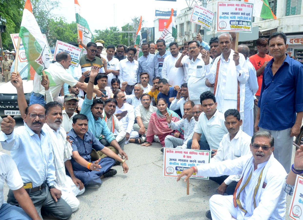 Congress protest against Smriti Irani, memorandum