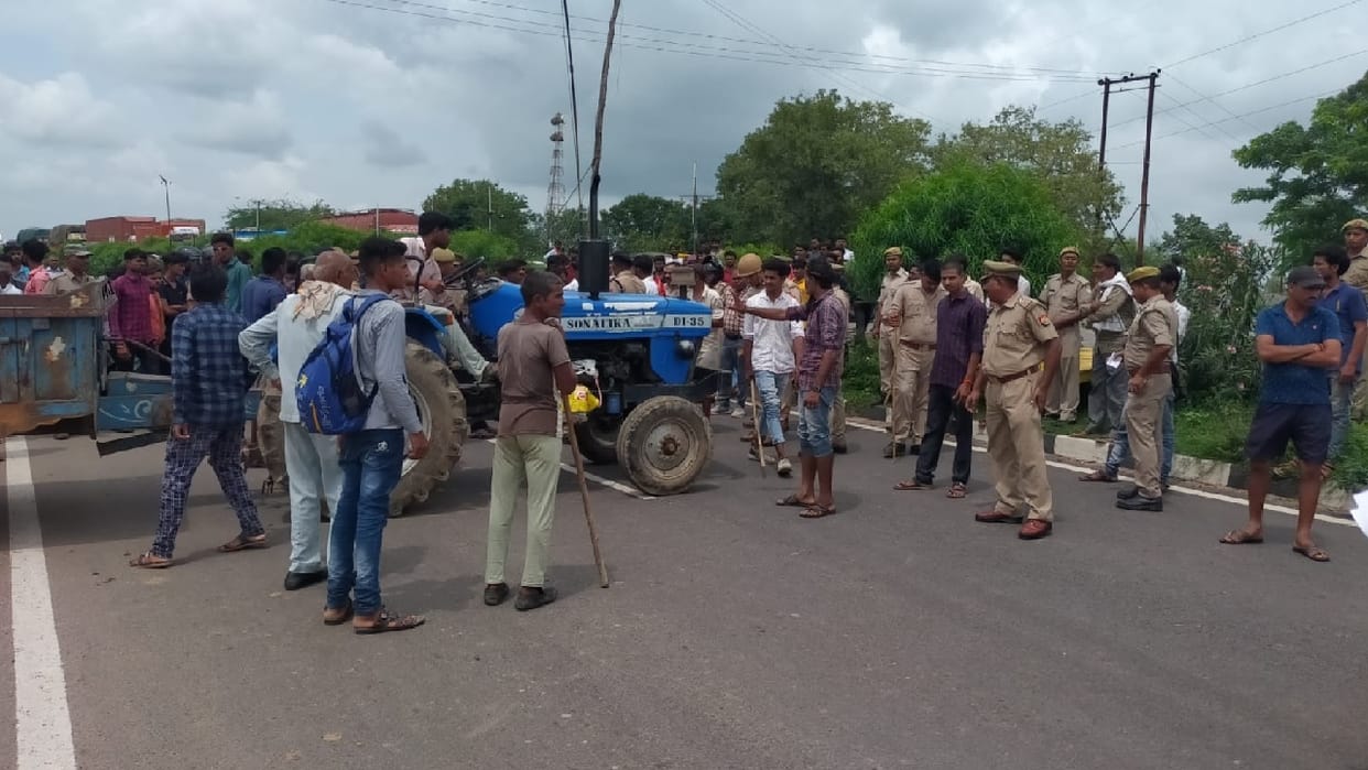 Ruckus over removal of encroachment on factory land near Amarpur Mandi in Lalitpur