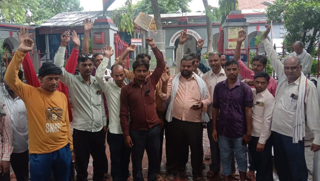 chori,hangama,kanpur news,up news,farrukhabad news,transformer,bijli vibhag