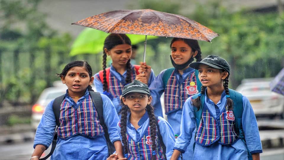 delhi weather forecast light rain with partly cloudy sky can be recorded in the next 24 hours