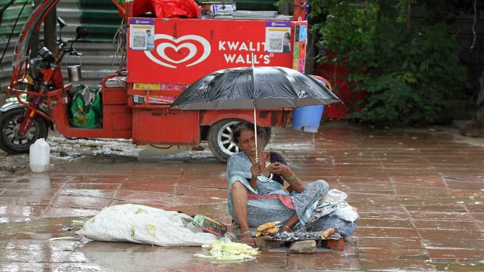 delhi weather forecast light to moderate rain likely in many areas in delhi on friday