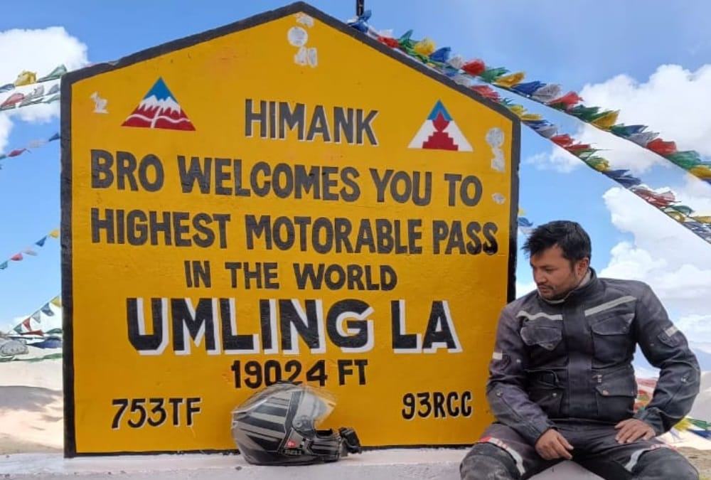 Uttarakhand News: Biker Manish Chaudhary Reach Umling La pass Know his Experience