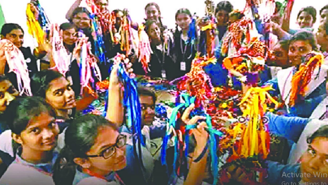 Festival of Independence: Two lakh tricolor rakhis made by girls for soldiers