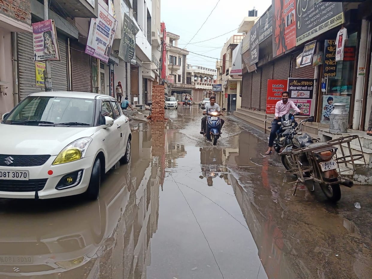 The rain that started in the night continued till morning