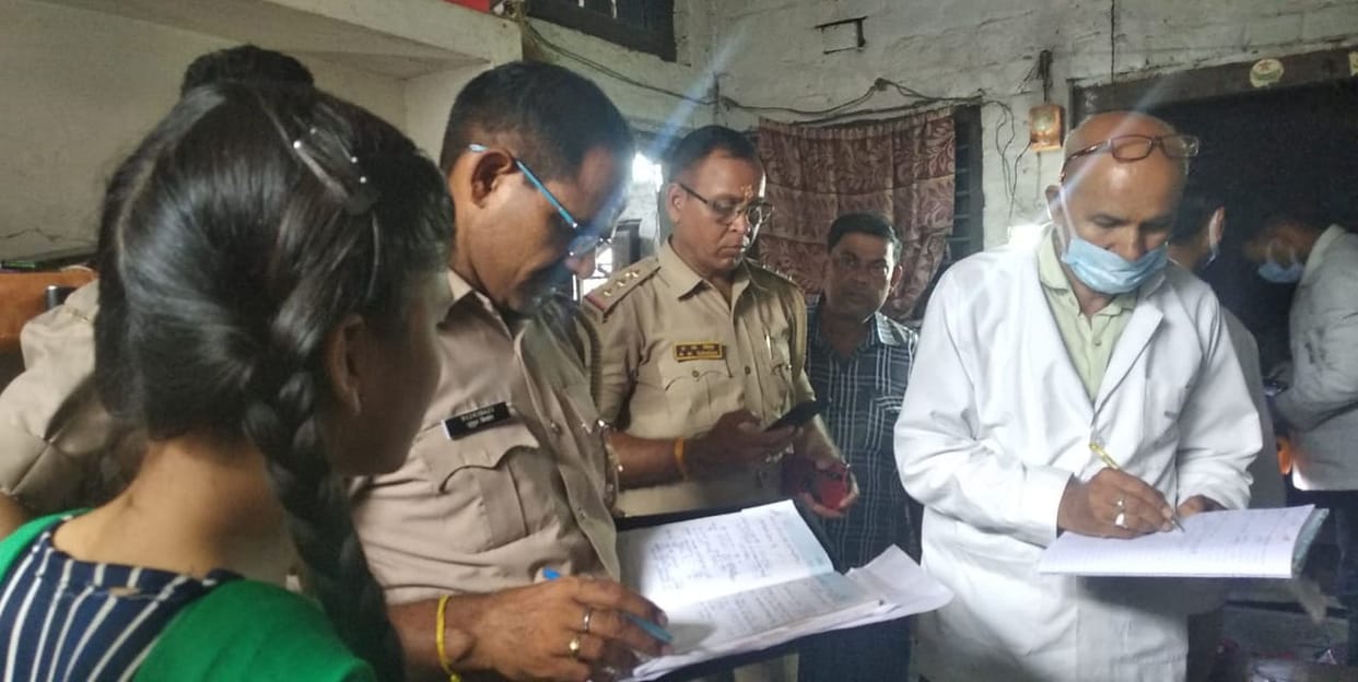 Cash and jewelery stolen from Zardozi artisan's house