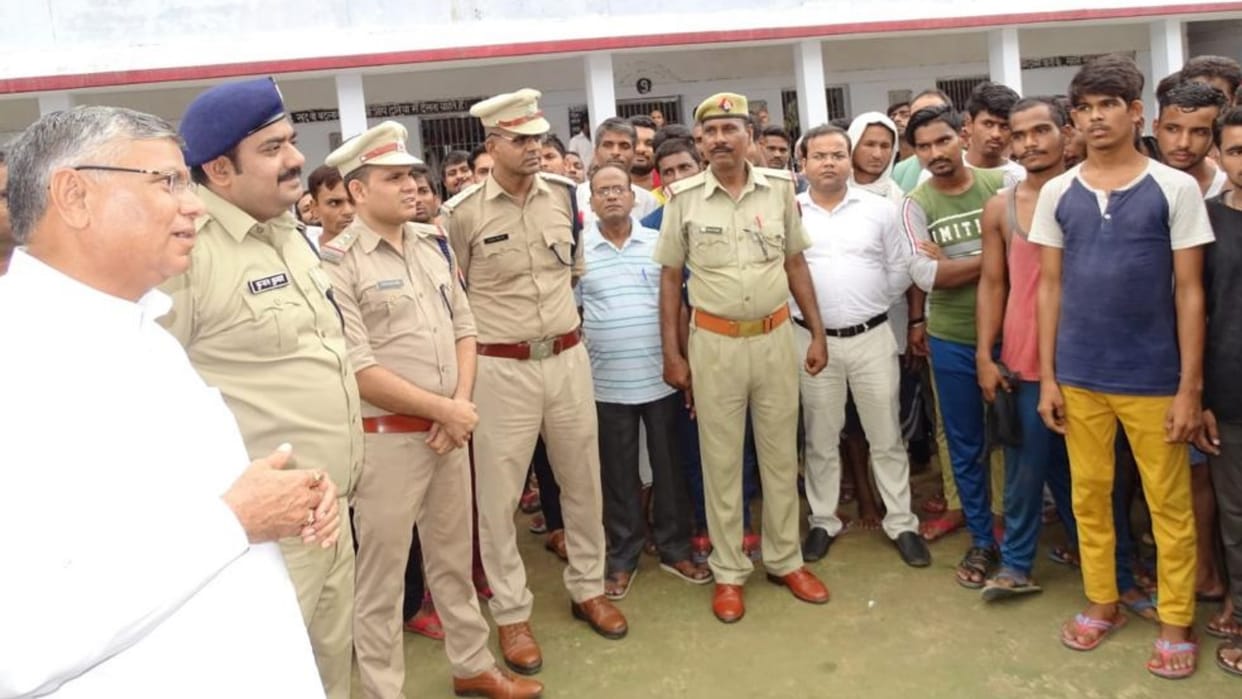 Jail minister Dharmveer Prajapati visits balrapur jail.