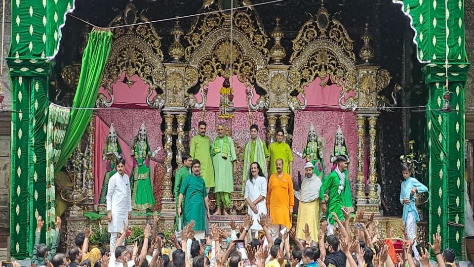 Hindola Mahotsav Celebrates In Banke Bihari Mandir Vrindavan On Hariyali Teej