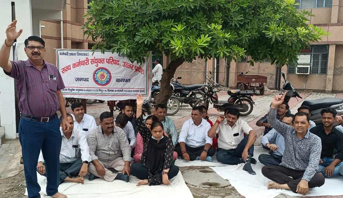 Health workers boycott work for the second day