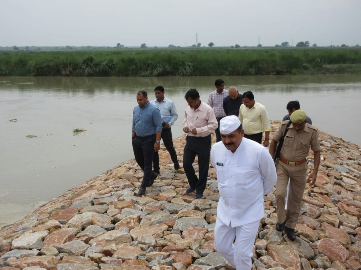 Water level monitoring, 11 flood posts built