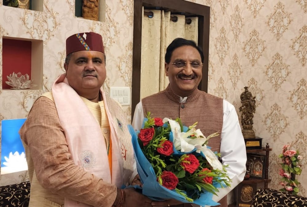 Uttarakhand Politics News BJP made balance in equation to appoint mahendra bhatt as new state president