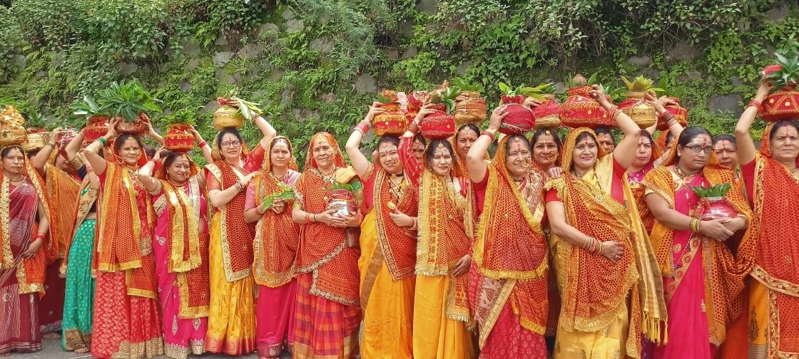 Kalash Yatra taken out with the cheers of Lord Shiva