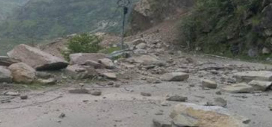 The movement of vehicles stopped in 19 rural roads including one state roads due to rain