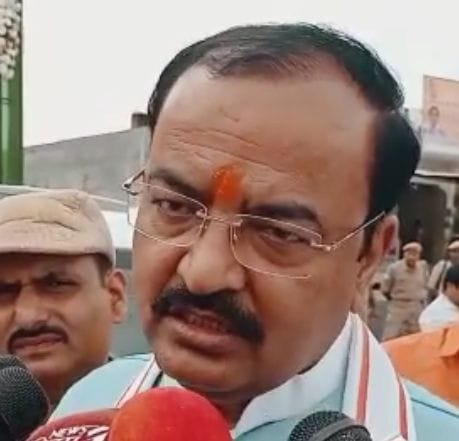 Chitrakoot: Praying to Kamadnath, give wisdom to Akhilesh