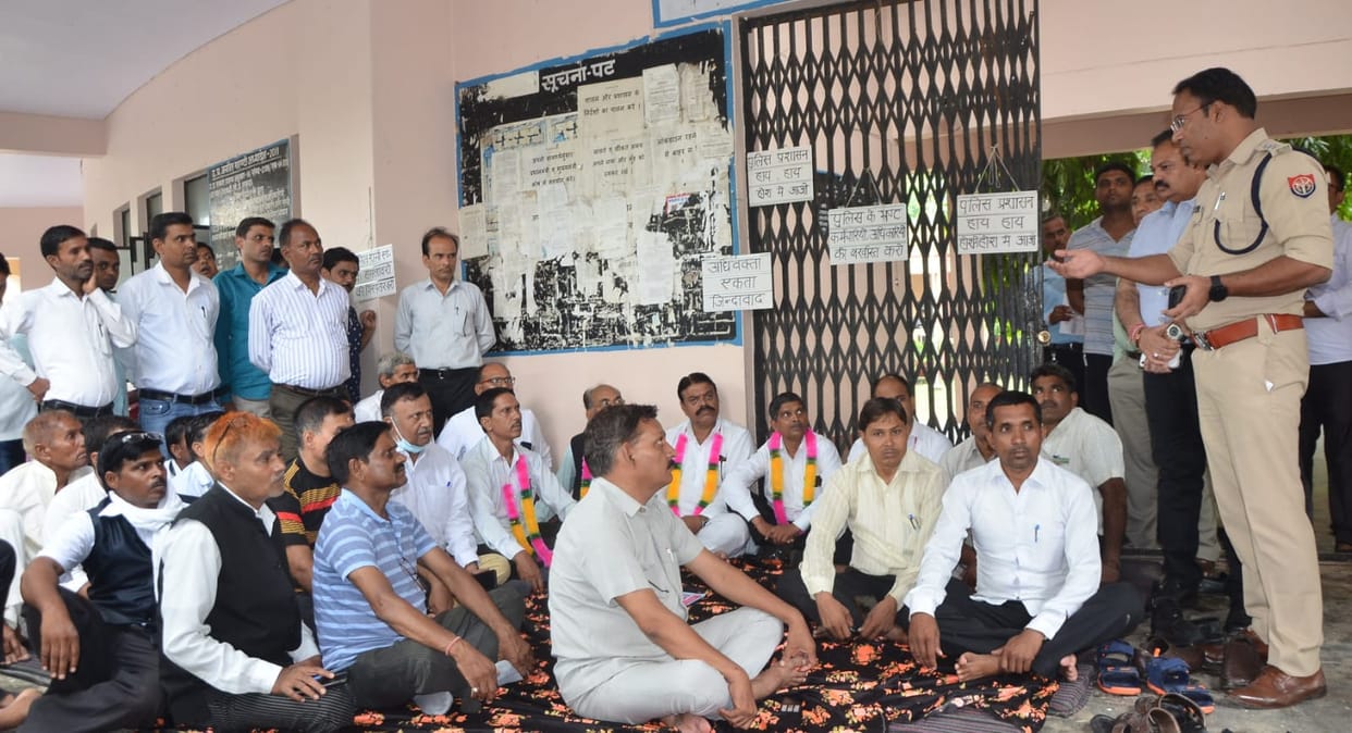 Even after the assurance of the CO, the advocates did not rise from the dharna