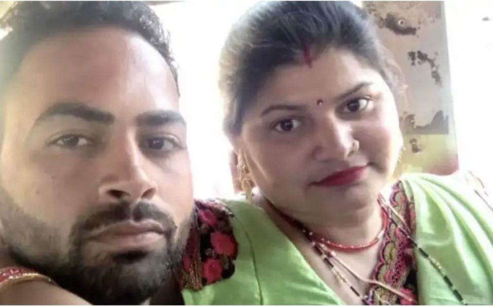 Hardoi, Wife hangs and husband commits suicide by jumping in front of train
