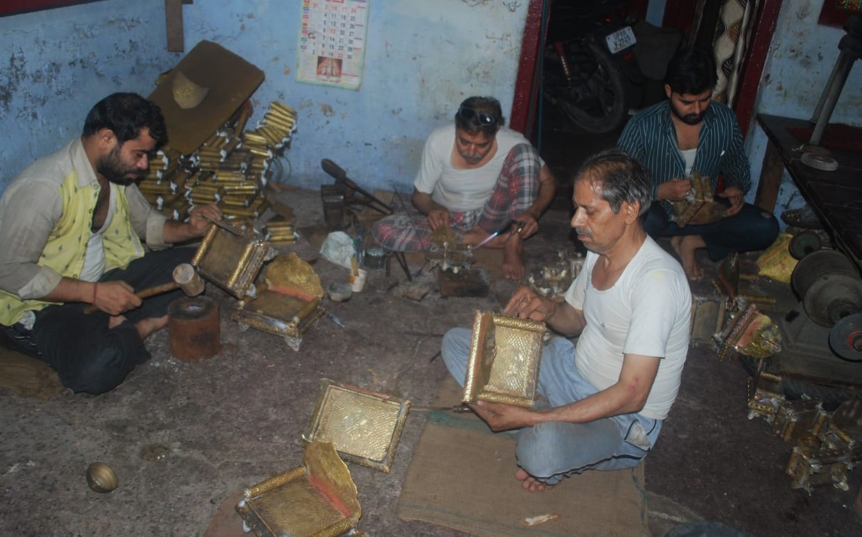 Hathras: Laddu Gopal will swing in the cradles made of Hathras across the country