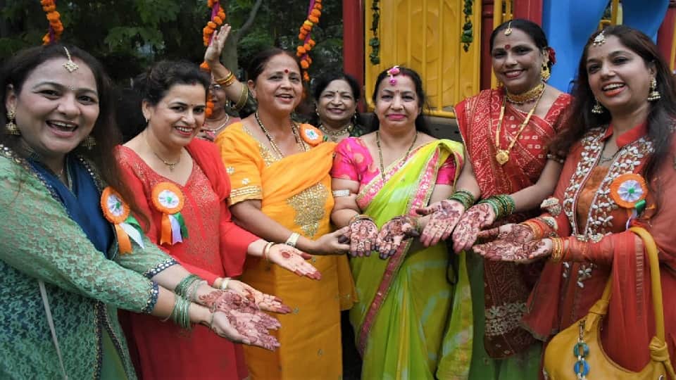 hariyali teej celebrates women dancing on beat of drums in delhi