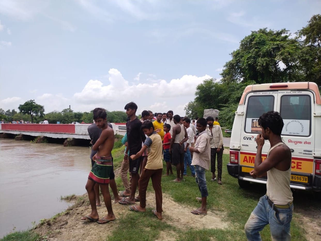 Hardoi, Teenager drowned while taking bath in canal with friends
