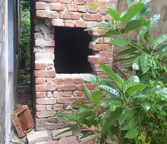Hardoi, Thieves stole jewelery worth lakhs by putting a mask in the wall