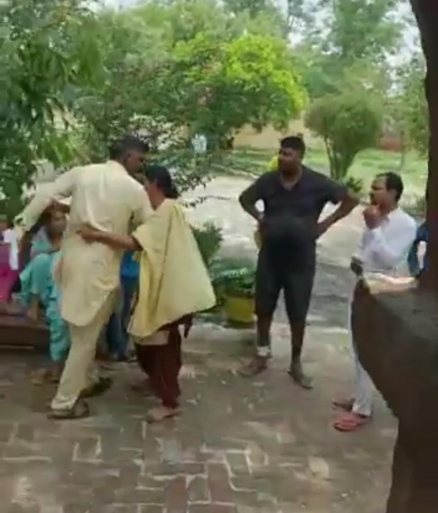 Scuffle with woman policeman in Dabwali