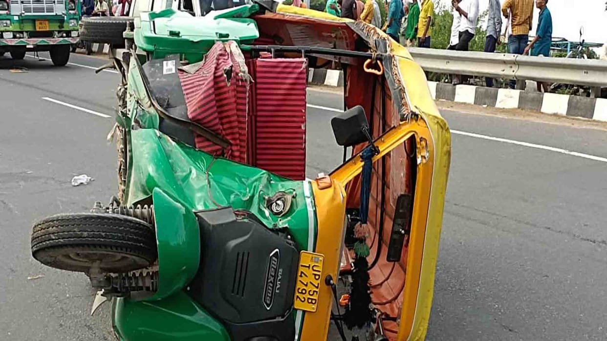 Etawah Road Accident: Overloaded auto collided with truck, three died and seven injured