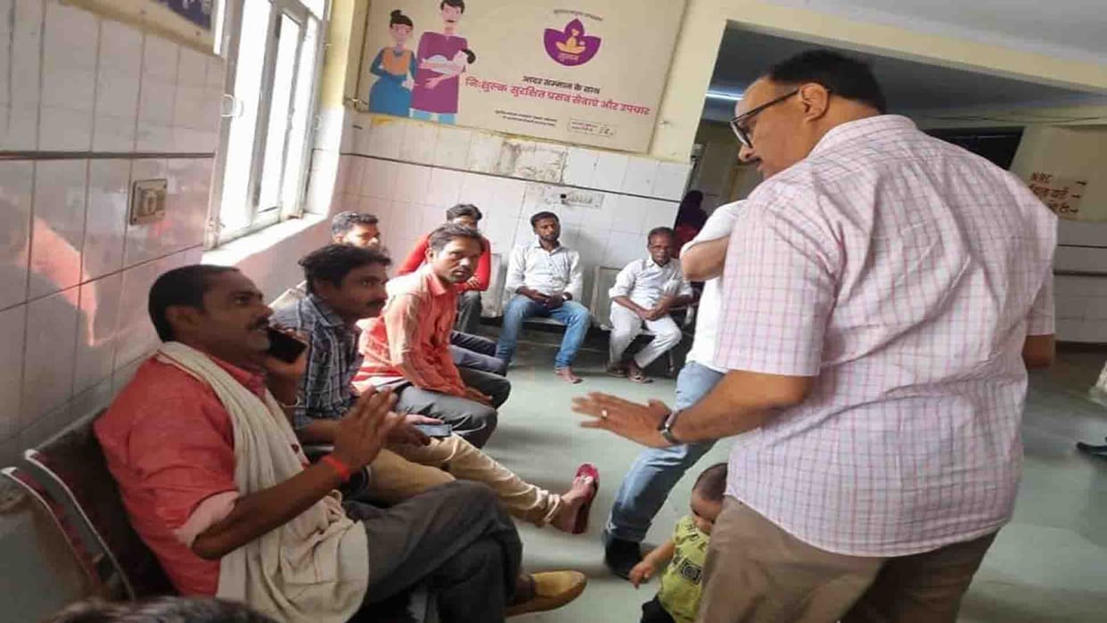 Chitrakoot: Deputy CM Brijesh Pathak reached district hospital