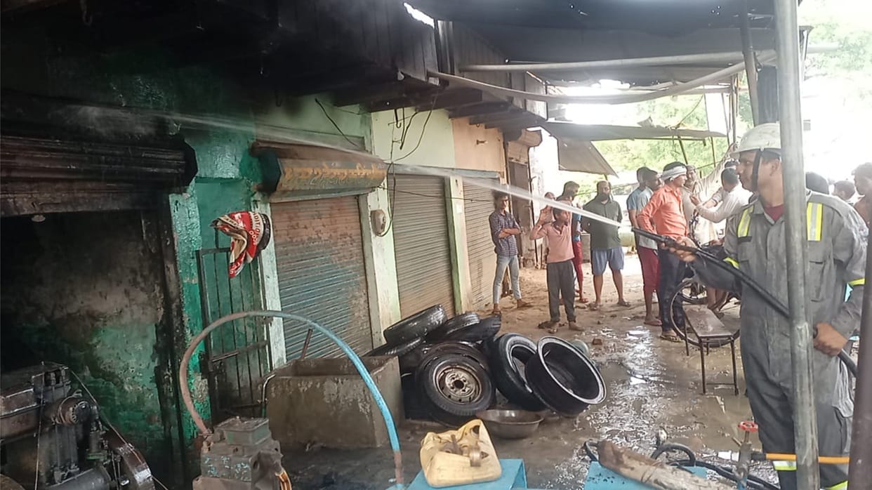 Mathura: Tire shop burnt to ashes due to fire