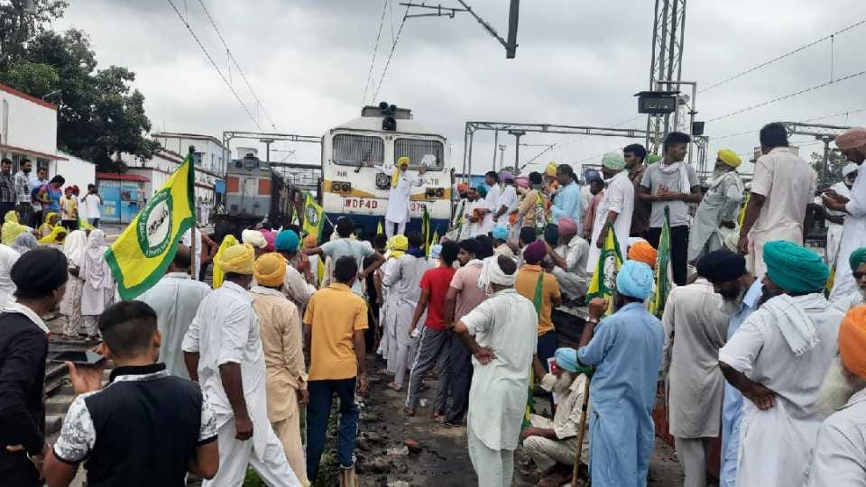 Farmers blocked railway tracks across Punjab