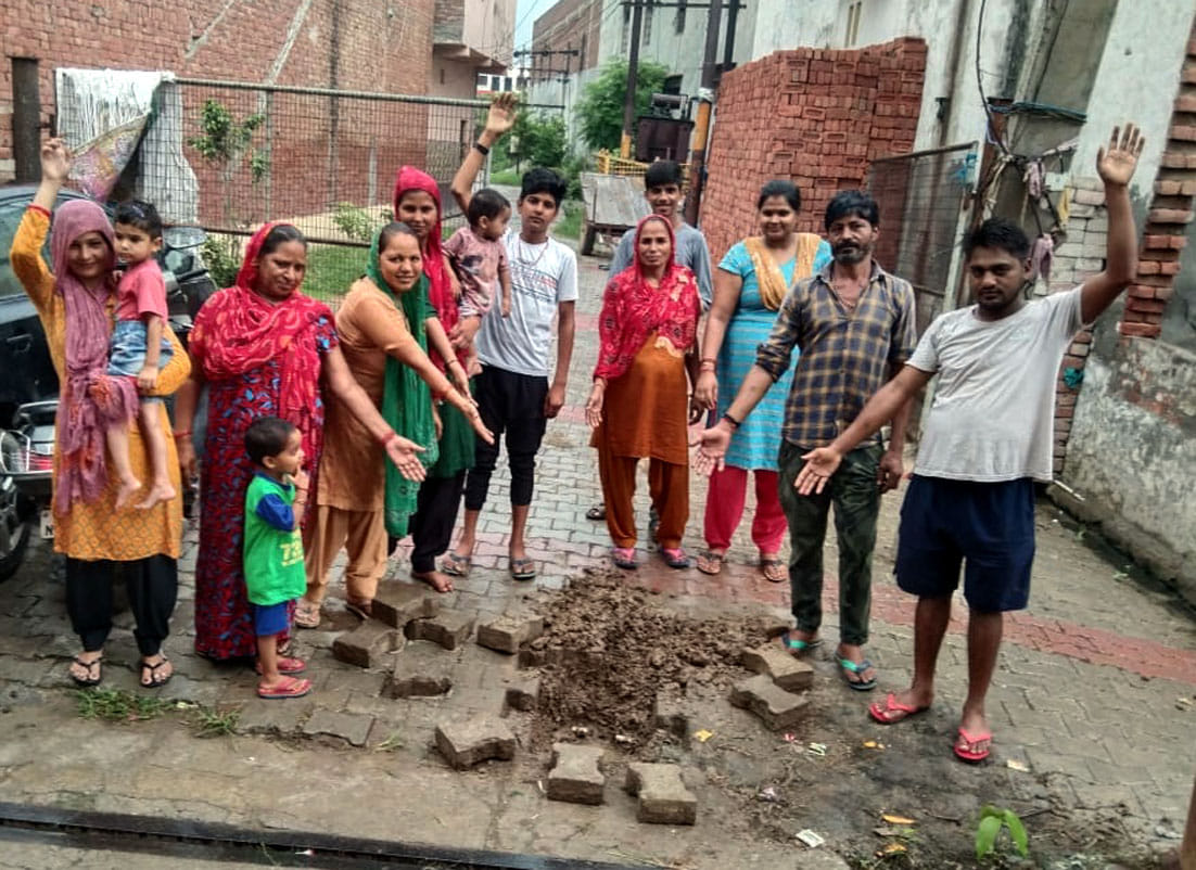 Protest of employees who reached for cutting drinking water connection