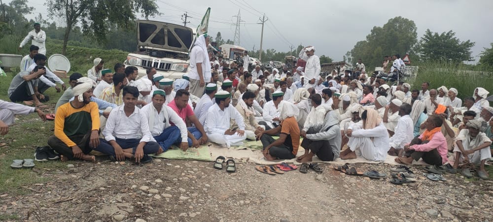 By protesting, BKU submitted a memorandum to the officers