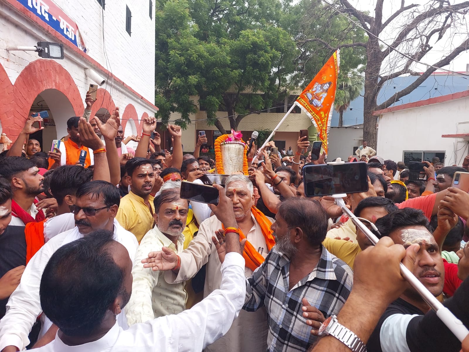 21 kg shivling found in saryu river situated in baba mela temple in mau