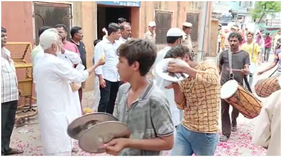 Muslim Community Welcomed Kanwariyas In Jaipur Rajasthan