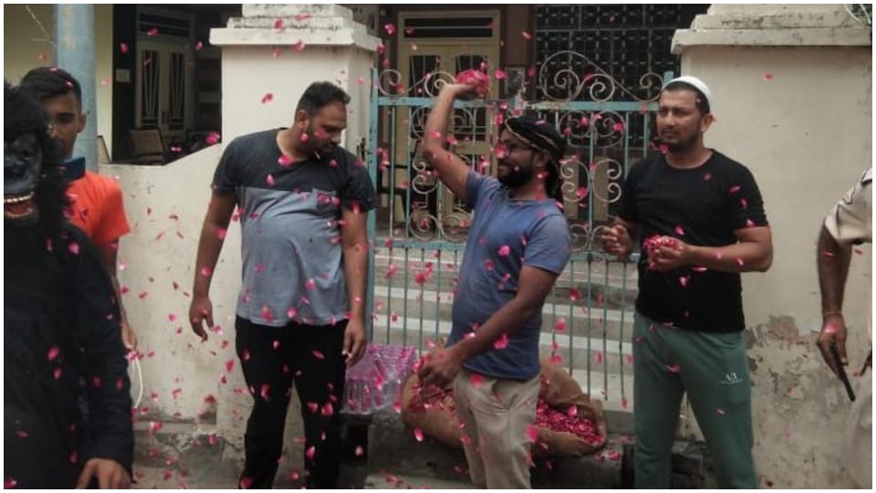 Muslim Community Welcomed Kanwariyas In Jaipur Rajasthan