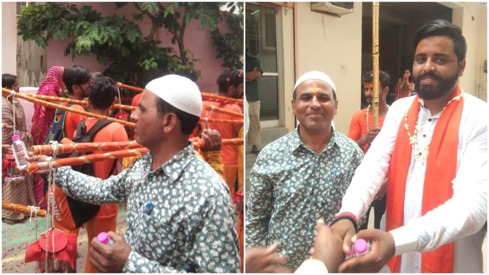 Muslim Community Welcomed Kanwariyas In Jaipur Rajasthan