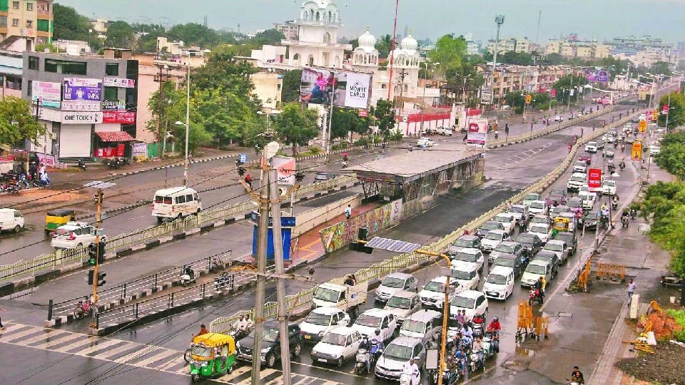 Indore: In disputes before the foundation stone of 350 crore flyover