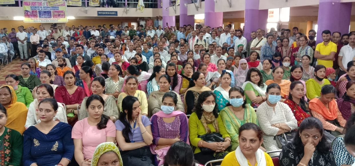 employees demanded to old pension scheme and organised  sanklap  railly in nahan