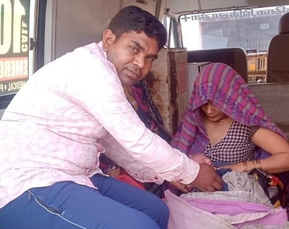 lady gave birth in ambulance