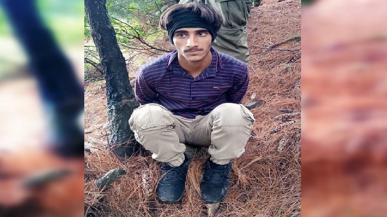 conspiracy to target amarnath yatra police arrested alive lashkar terrorist from bandipora forests