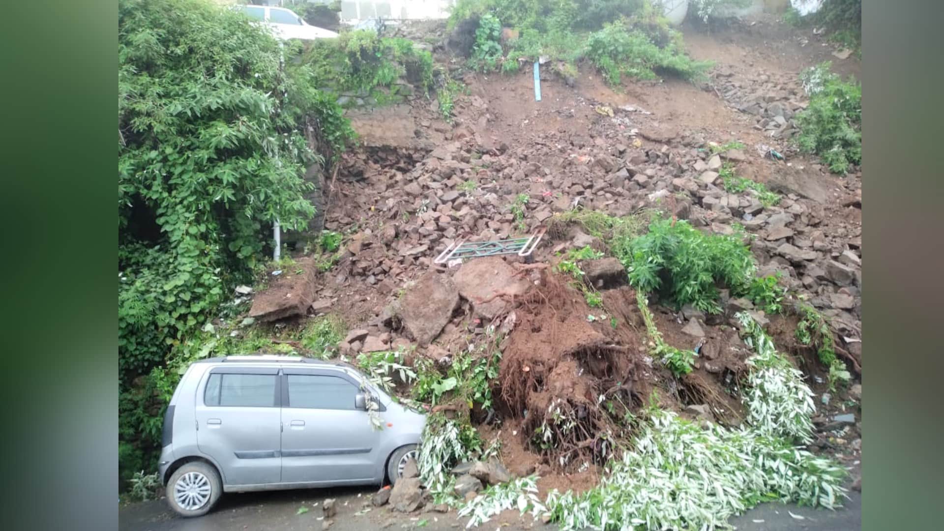 Himachal Weather news:cloudburst in Kangra flash flood in beas river manali