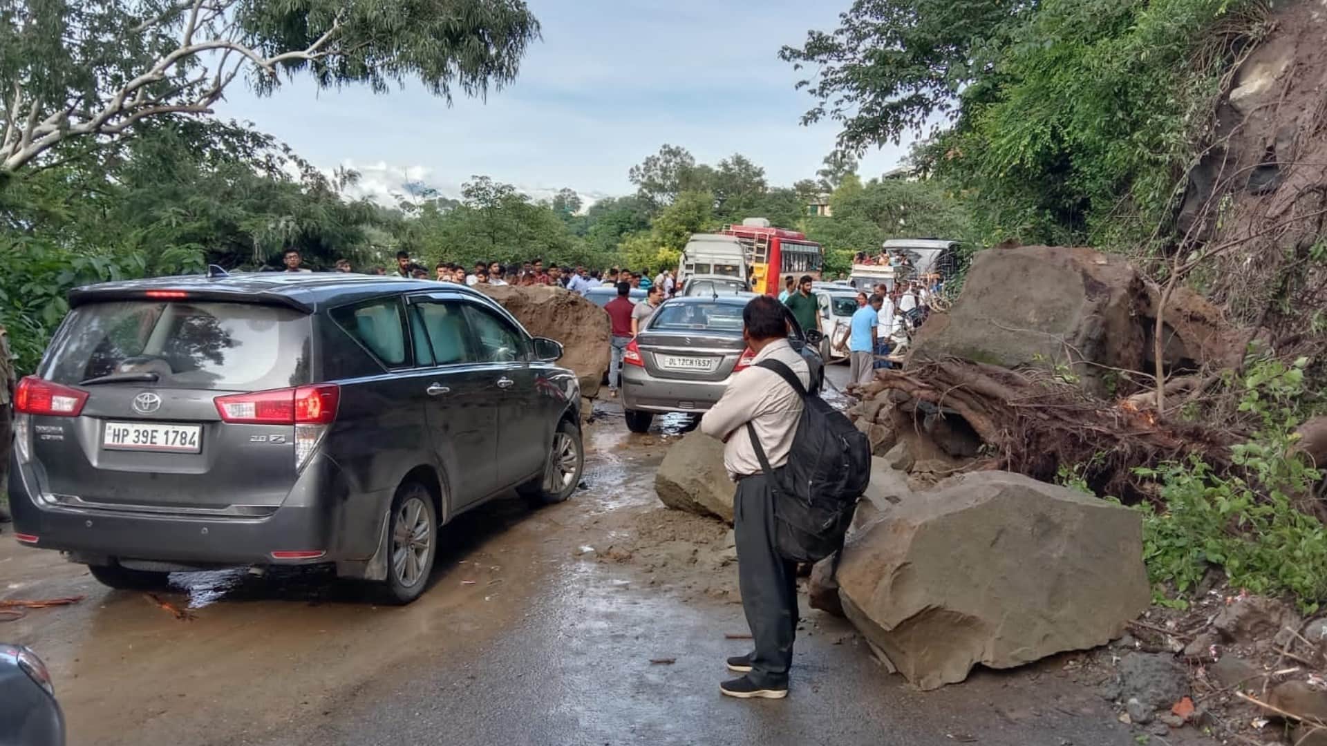 Himachal Weather news:cloudburst in Kangra flash flood in beas river manali