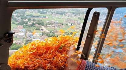 Flowers showered on the kanwariya by helicopter
