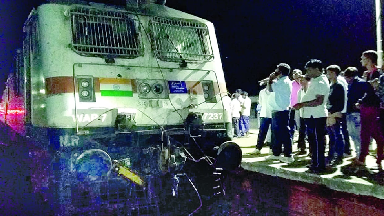 Prayagraj in Subedarganj overnight and Humsafar Express