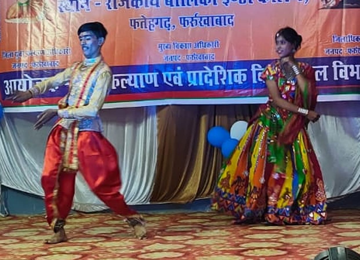Farrukhabad: In the youth festival, the students showed the jewels of fun