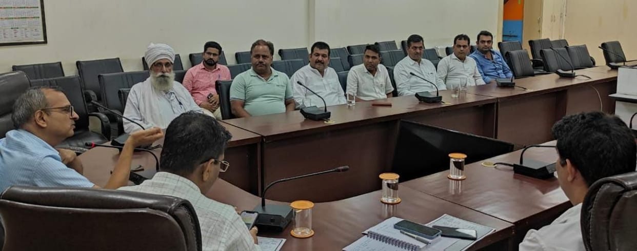 Social, religious and political organizations should come forward to hoist the tricolor in every house: DC