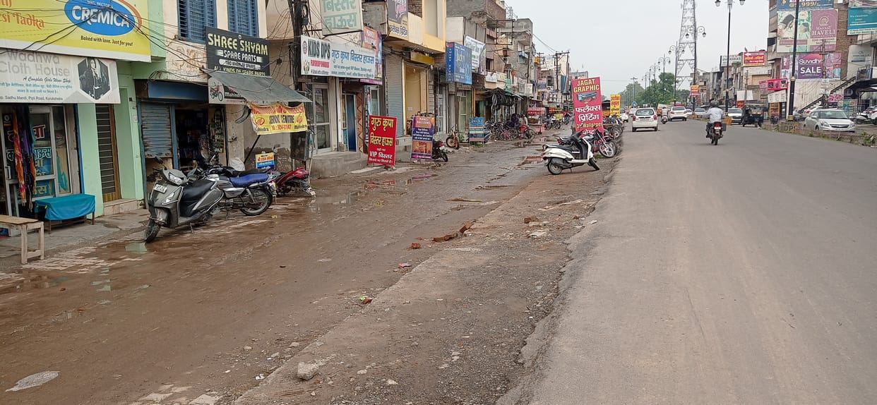 Grill missing from road, daily accidents, Kurukshetra