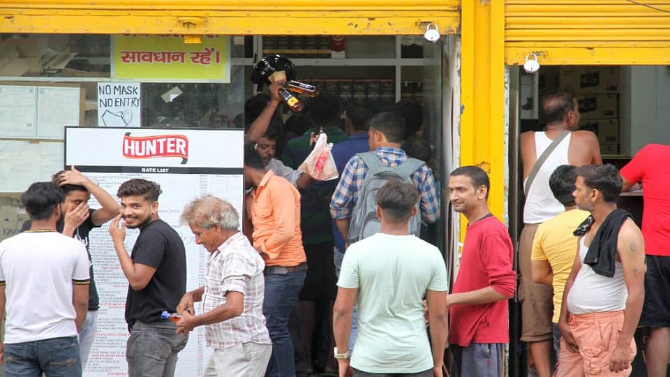 delhi excise department hold a meeting with sellers who confused about sale of liquor in delhi